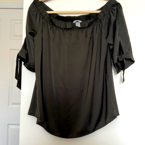 H&M - Off the Shoulder Blouse - Silk/Satin - Deep Dark Green - Picture 1 of 5
